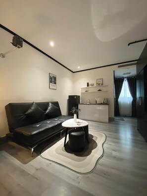 ベーシック スタジオ | 低反発ベッド、客室ごとに異なる装飾、客室ごとに異なるインテリア、デスク