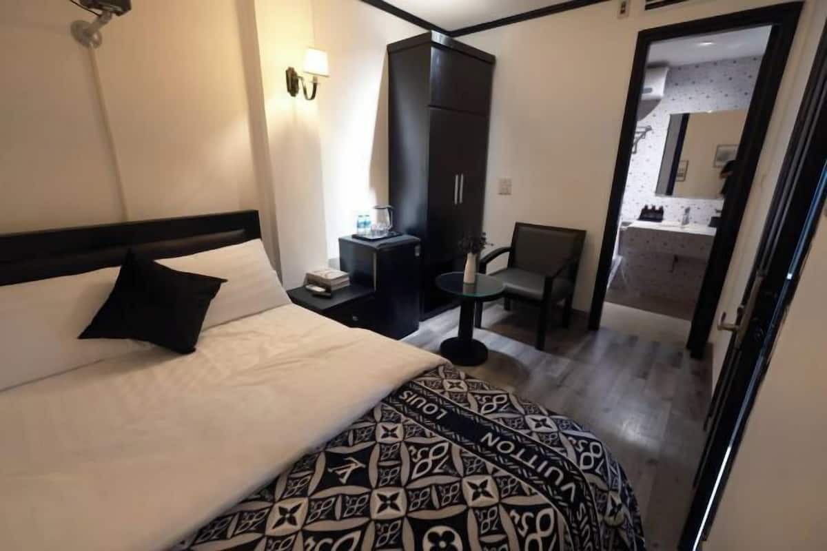 Memory-foam beds, individually decorated, individually furnished, desk