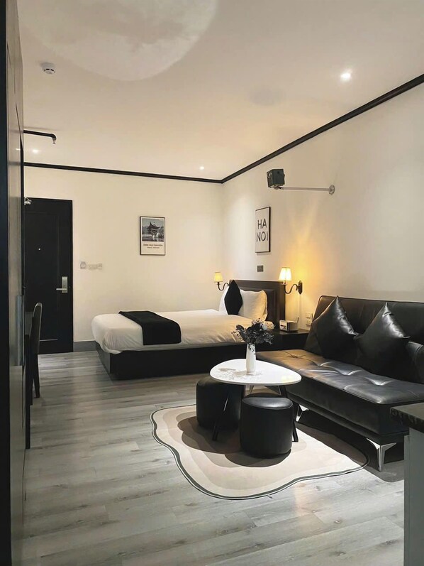 Estudio básico | Camas con efecto memoria, decoración personalizada y muebles diferentes 