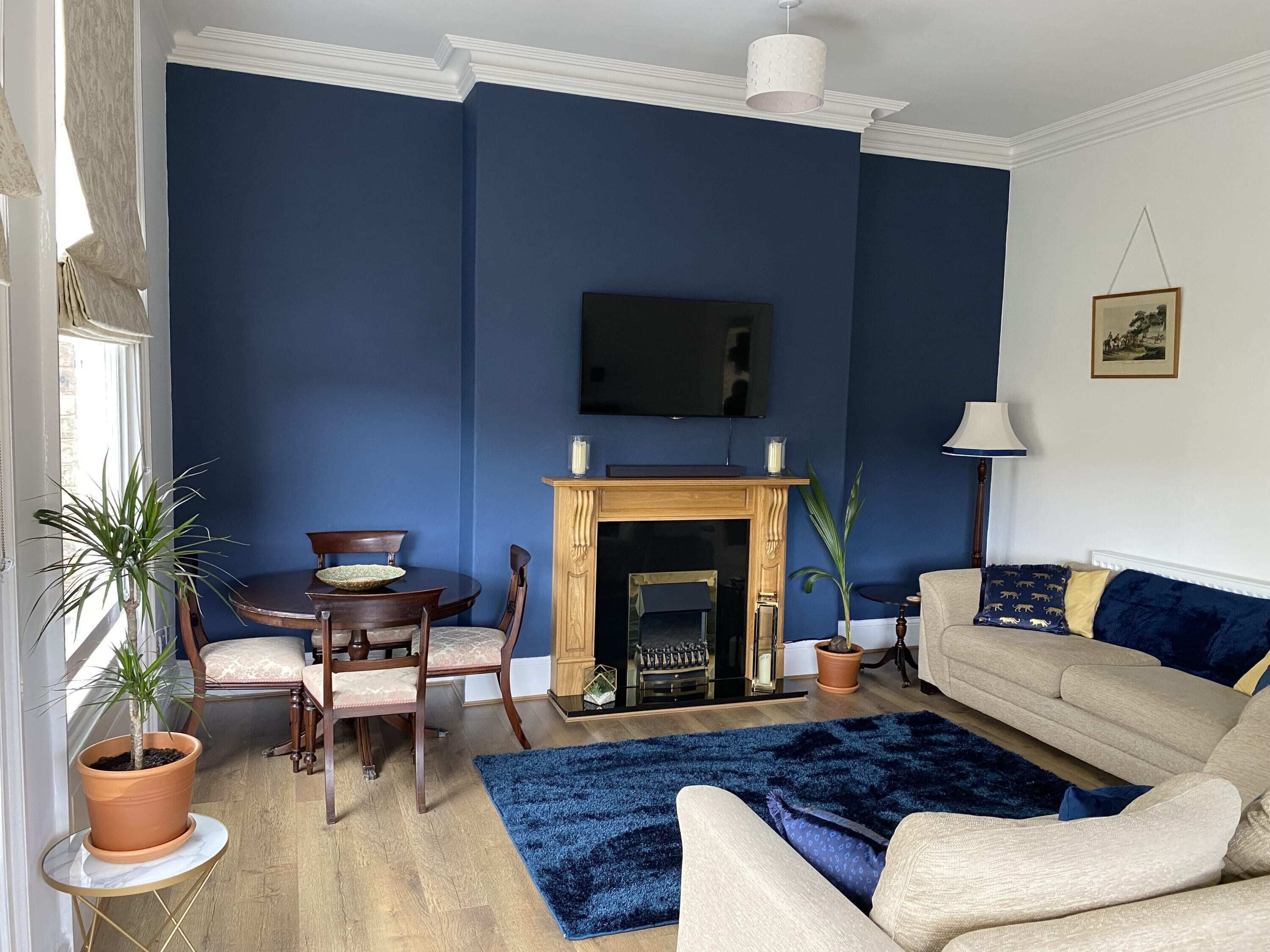 Télévision, livres, espaces bureaux