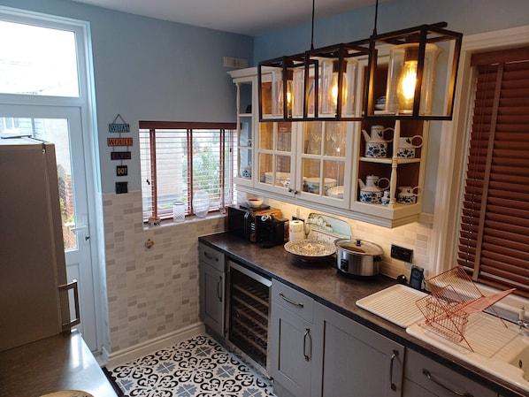 Fridge, stovetop