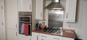 Refrigerador, microondas, horno y lavavajillas 