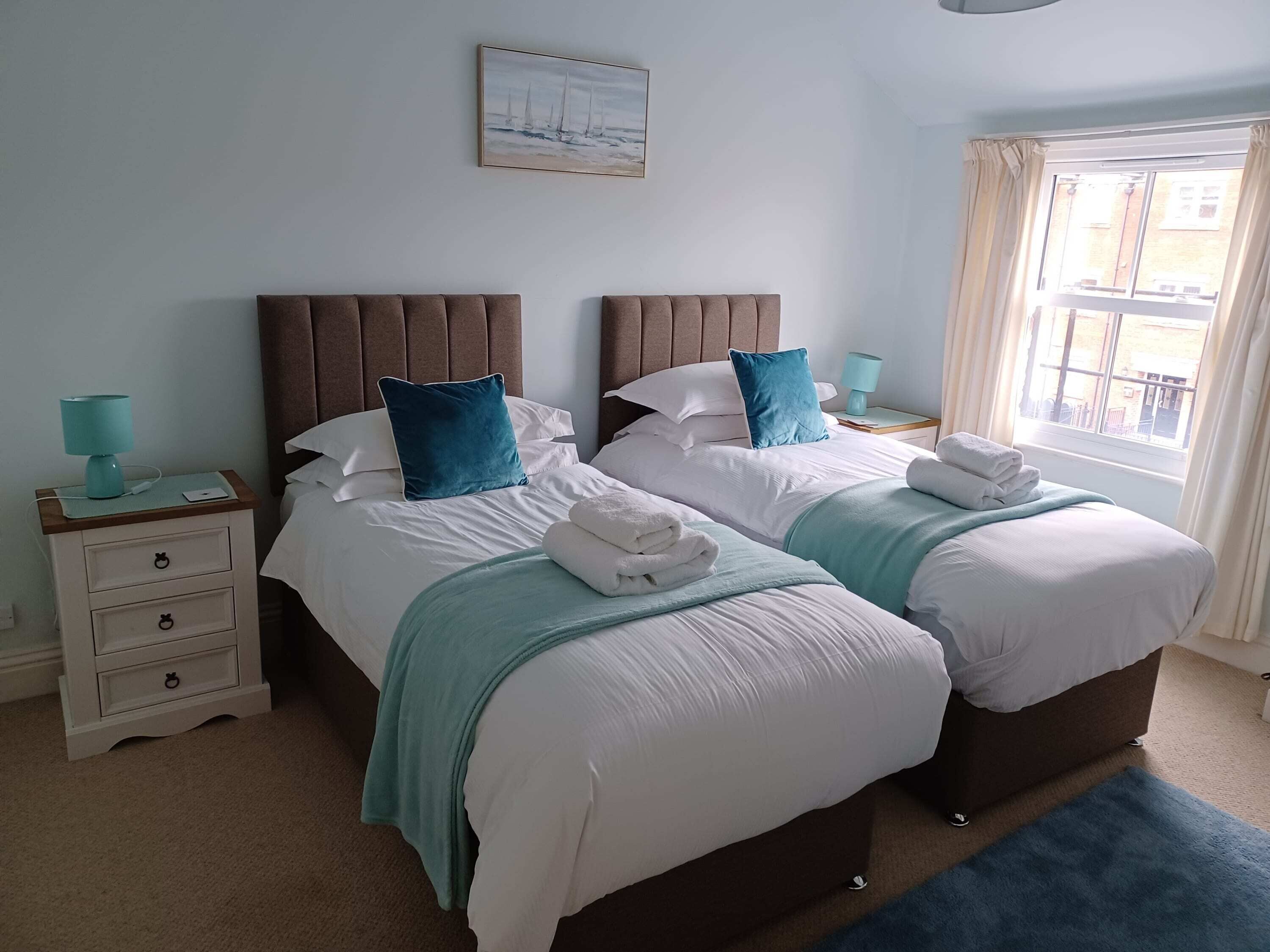 5 bedrooms, iron/ironing board, Internet