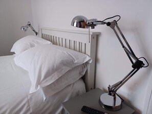 2 chambres, fer et planche à repasser, Wi-Fi, draps fournis