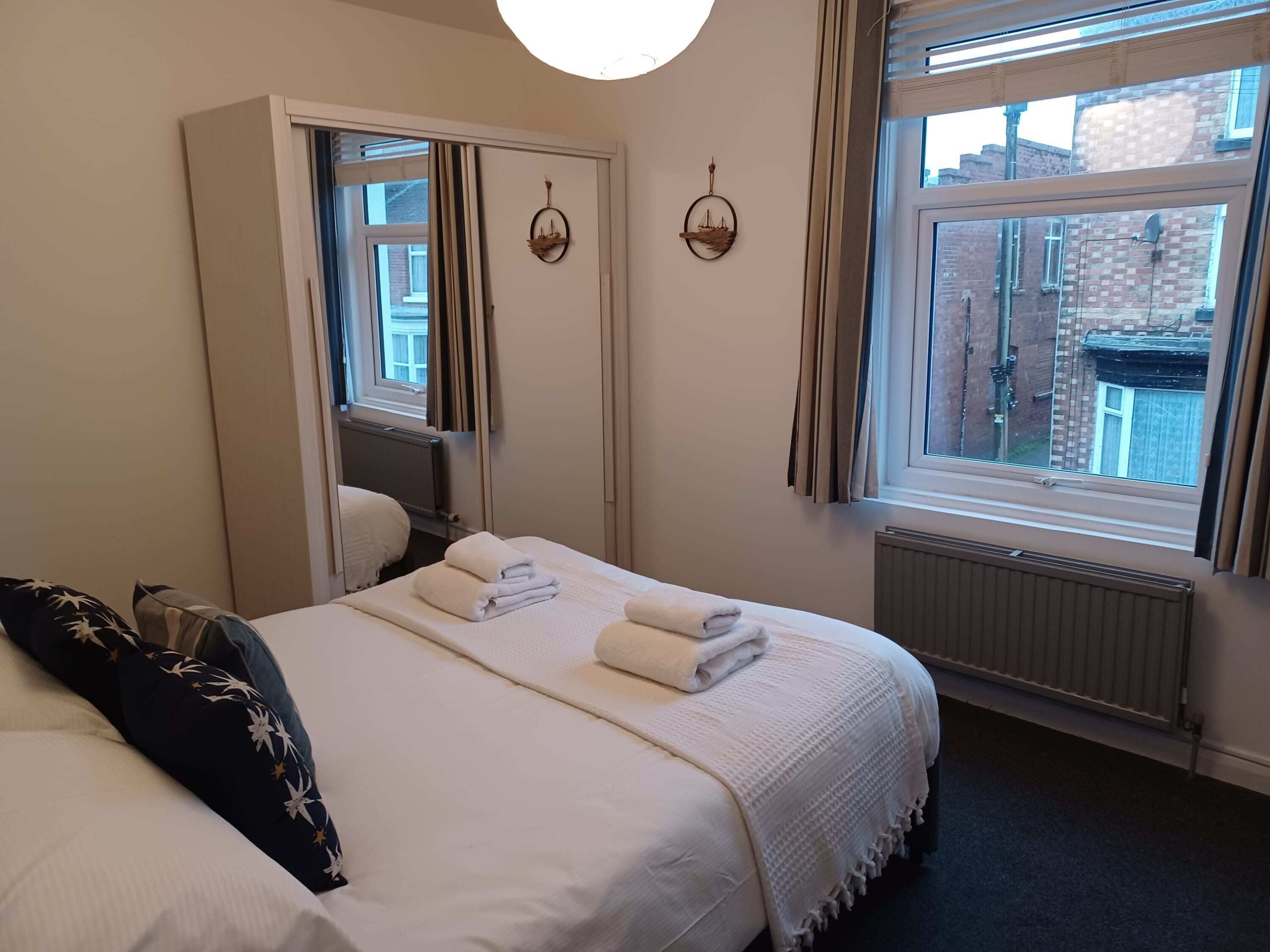 3 bedrooms, bed sheets