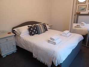 3 bedrooms, bed sheets