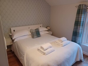 3 bedrooms, bed sheets