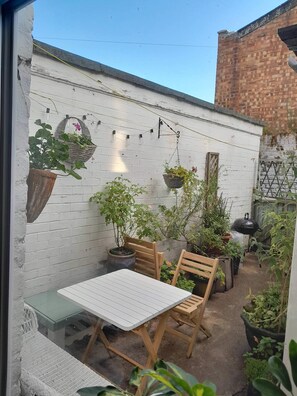 Outdoor dining - Edie's Hideaway Summa (Scarborough)