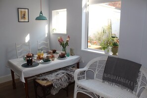 Dining - Edie's Hideaway Summa (Scarborough)