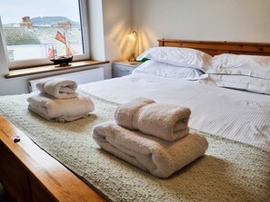 4 habitaciones, escritorio, tabla de planchar con plancha y wifi 