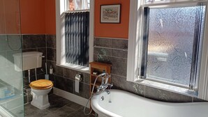 Unclassified image, 2 of 11, button - 25 Avenue Victoria, Flat 2 (Scarborough)