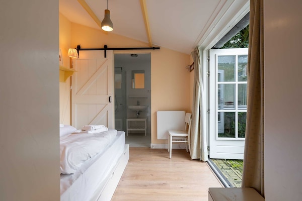 7 bedrooms, iron/ironing board, WiFi, bed sheets