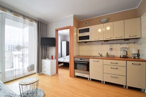 Comfort Apartment | Living area | 37-inch flat-screen TV with satellite channels - RentPlanet - Apartament Bałtycka (Kolobrzeg)