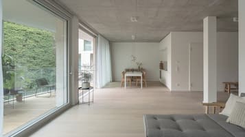 Loftsværelse - 2 soveværelser - have-område (139) | Privat køkken | Køleskab, kogeplade, espressomaskine, kaffe-/temaskine