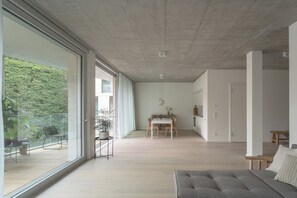 Refrigerador, placa de cocina, cafetera expreso, cafetera/tetera