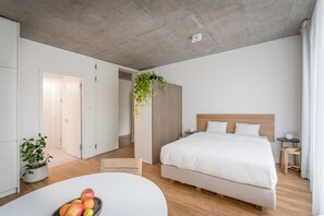 Studio 40 | Egyptian cotton sheets, premium bedding, down duvets, blackout curtains - Carlotta Apartments (Berlin)