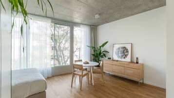 Studio 40 | Living area | Books, MP3 dock, heated floors, offices