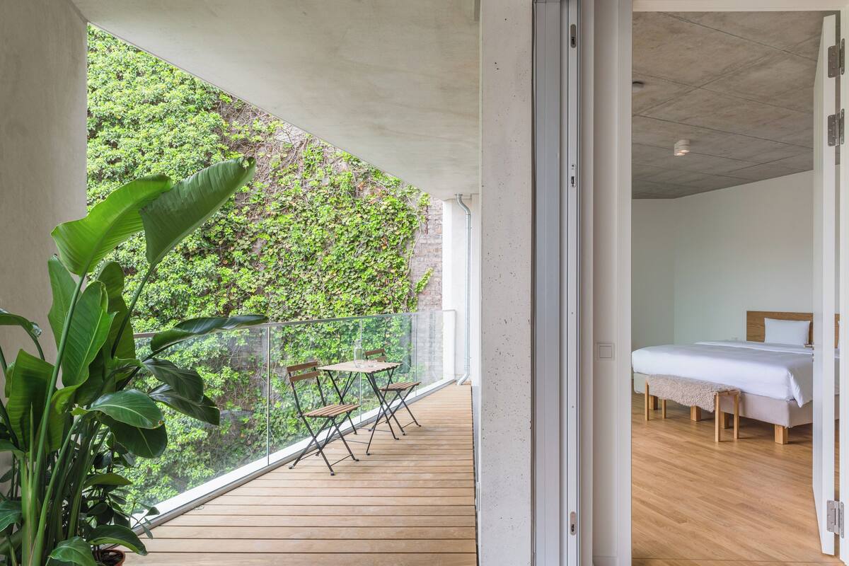 Garden Loft 115 | 이집트산 면 시트, 고급 침구, 오리/거위털 이불, 암막 커튼