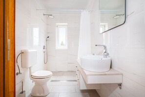 Shower, towels