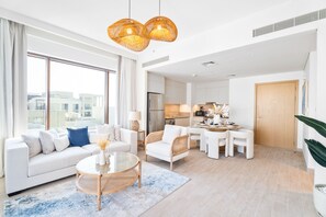 Apartamento de diseño | Zona de estar | Smart TV de 55 pulgadas con canales por cable