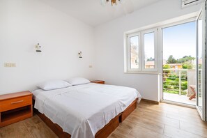 1 bedroom, WiFi, bed sheets - Cozy Room Near Beach L (Novalja)