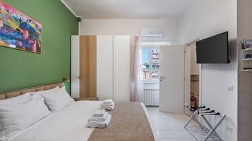 Suite Standard | Hypo-allergenic bedding, in-room safe, blackout drapes, soundproofing