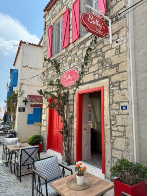 Façana frontal de l'allotjament