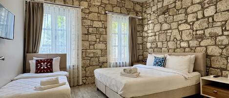 DELUX 3 KISILIK ODA | Bügeleisen/Bügelbrett, kostenloses WLAN