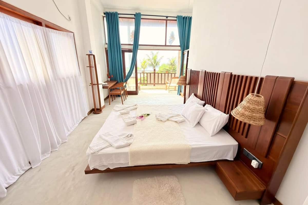 Superior Double Room | Premium bedding, individually decorated, desk, laptop workspace