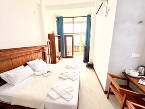 Superior Double Room | Premium bedding, individually decorated, desk, laptop workspace - Ocean Air Guesthouse & Villa (Weligama)