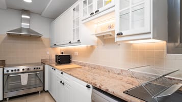 Exclusive Villa | Dapur peribadi | Peti sejuk, ketuhar gelombang mikro, ketuhar, dapur