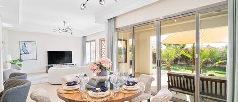 Exclusive Villa | Dining room