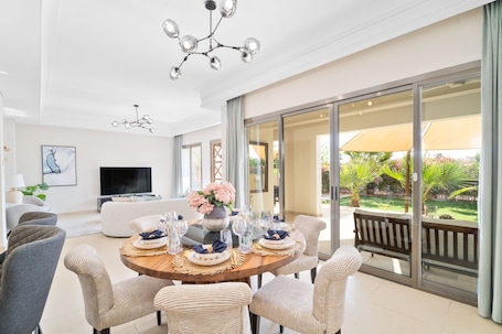 Exclusive Villa | Dining room