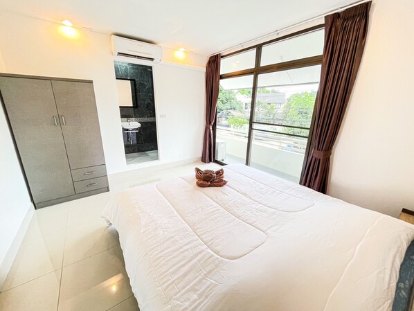3 bedrooms, in-room safe, free WiFi, bed sheets