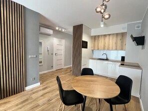 Apartment, 1 Bedroom, Balcony | In-room dining