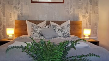 Standard Room | 1 bedroom, in-room safe, desk, laptop workspace