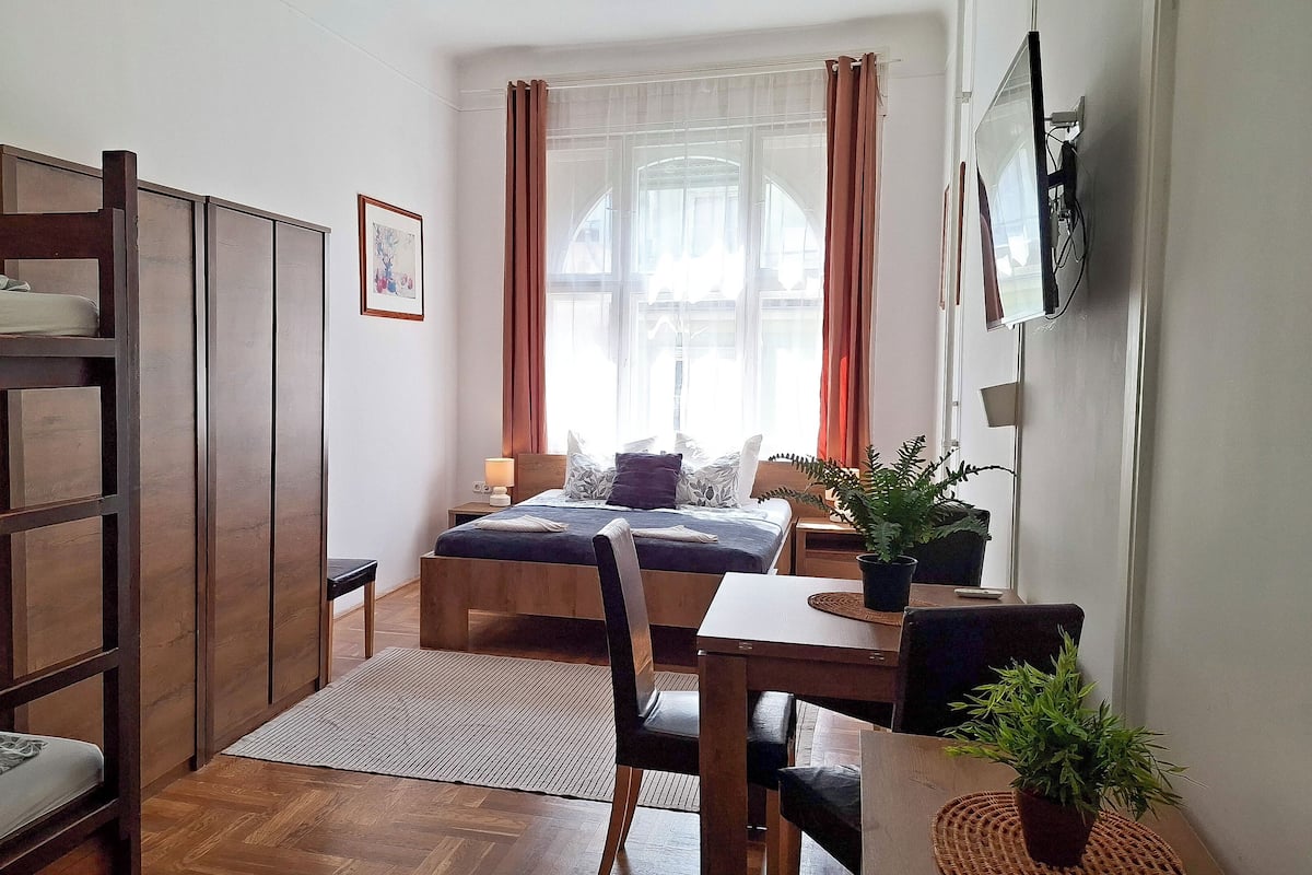Standard Room | 1 bedroom, in-room safe, desk, laptop workspace