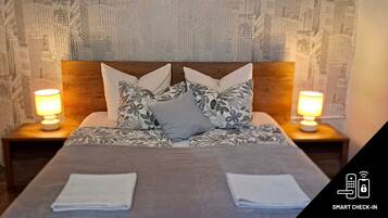 Standard Room | 1 bedroom, in-room safe, desk, laptop workspace