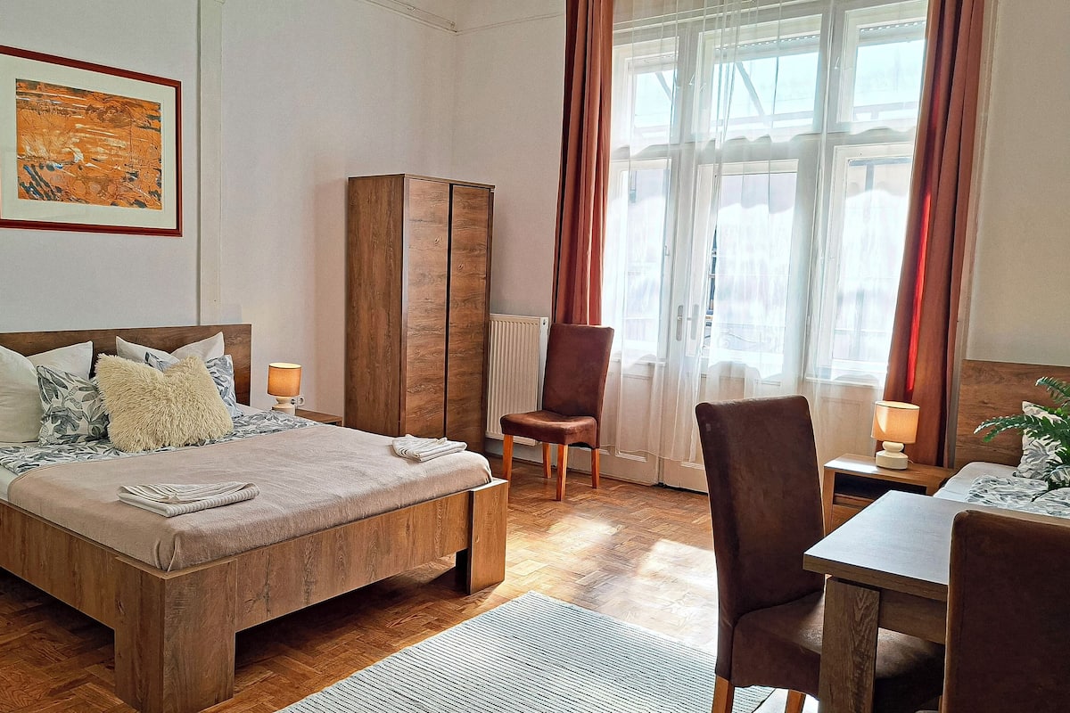Standard Room | 1 bedroom, in-room safe, desk, laptop workspace