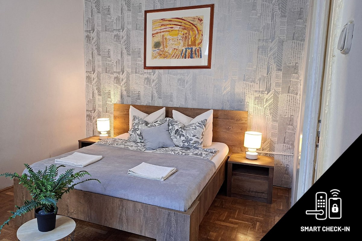 Standard Room | 1 bedroom, in-room safe, desk, laptop workspace