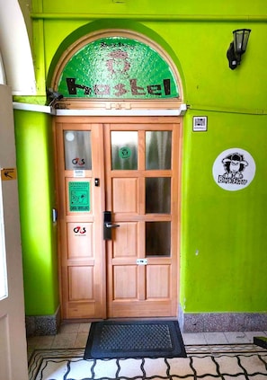 Property entrance - BlackSheep Budapest Smart Rooms (Budapest)