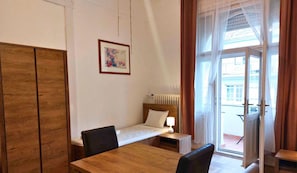 Habitación estándar, 3 camas individuales | 1 dormitorio, caja fuerte, escritorio