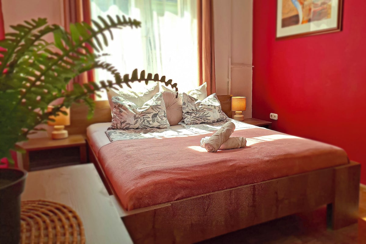 1 bedroom, in-room safe, desk, laptop workspace