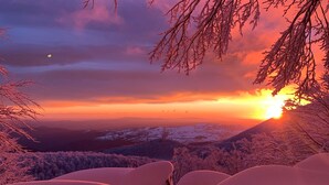 A snowy landscape with a sunset. - Hotel Parco dei Faggi - Monte Amiata (Seggiano)