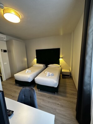 Skrivebord, skrivebord for bærbar PC, lydisolert og wi-fi (inkludert)