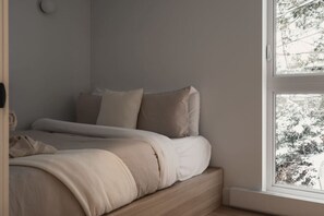 4 bedrooms, WiFi, bed sheets