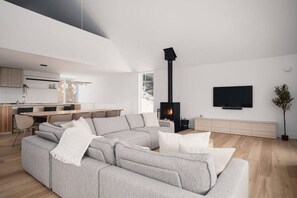 TV, fireplace, stereo - On The Rocks, Spa, Babyfoot, vue magnifique (Saint-Côme)