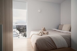 4 bedrooms, travel crib, WiFi, bed sheets