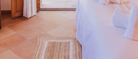 4 bedrooms, desk, iron/ironing board, travel cot