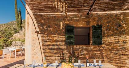 Stunning 4 bedroom Villa in Deià with salt walter pool, large garden & sea view